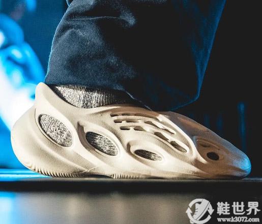 yeezy洞洞鞋真假怎么鑒定 椰子洞洞鞋正品多少錢