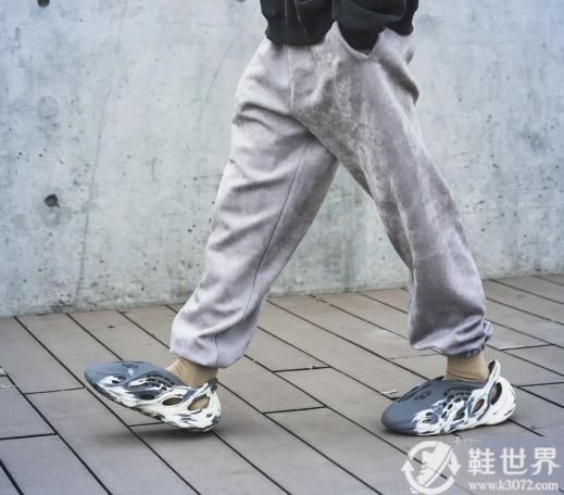 yeezy洞洞鞋真假怎么鑒定 椰子洞洞鞋正品多少錢