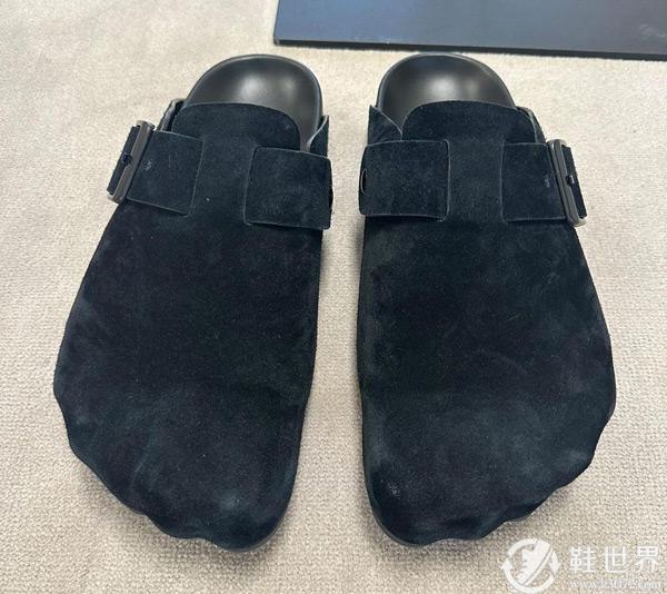 全新的 BALENCIAGA Sunday Mules 諜照