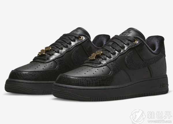 Air Force 1 女款 黑金配色諜照