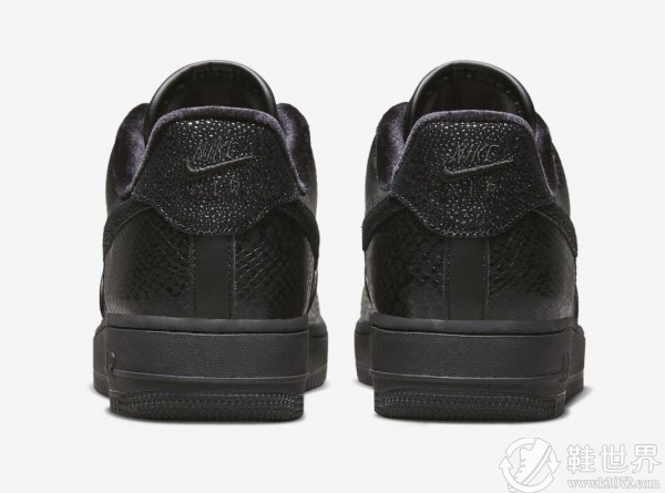 Air Force 1 女款 黑金配色諜照